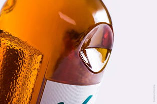 被咬了一口的yan天然健康有機果汁飲料產(chǎn)品包裝設(shè)計瓶型設(shè)計