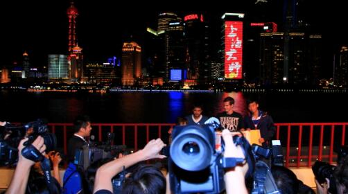 上?；ㄆ靗ed燈光幕墻廣告